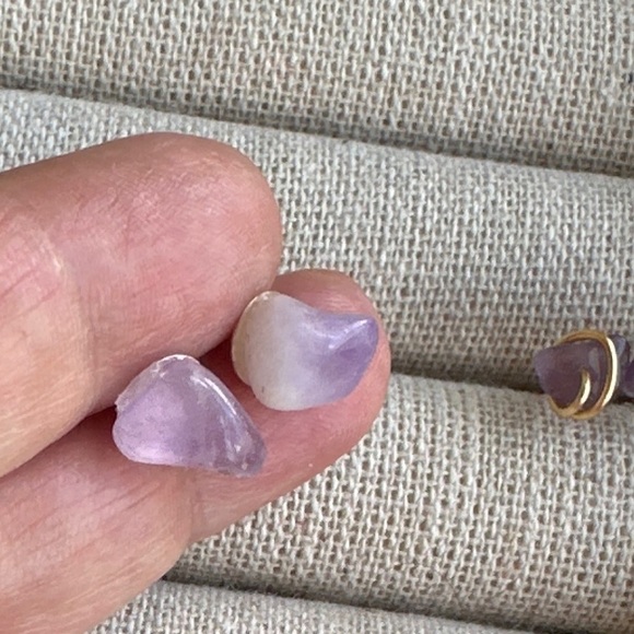 Raw purple amethyst confetti 925 silver February birthstone studs earrings - Picture 4 of 7